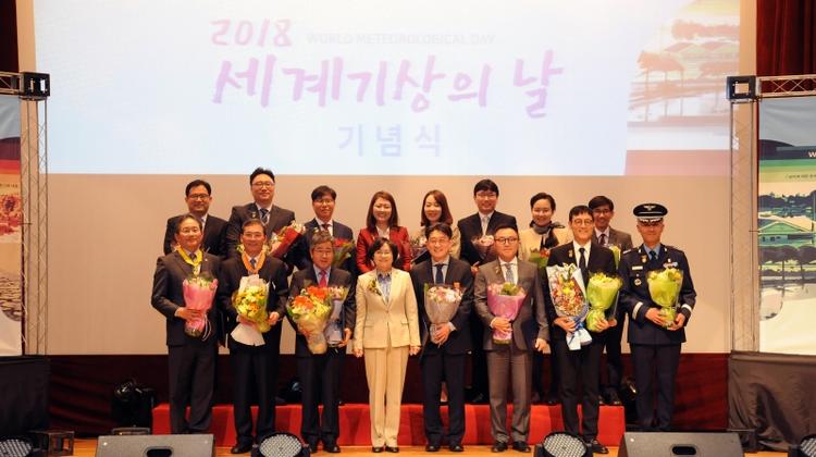 UNIST Professors Honored with Government Awards